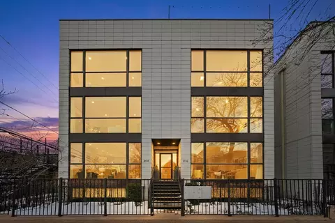 816 N Wood St #3N, Chicago, IL 60622