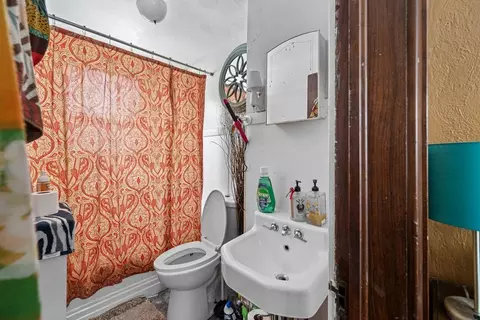 Bath - 2324 18th B St, Moline, IL 61265 photo 1 of 1
