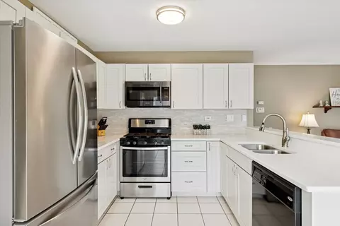 Kitchen - 1157 Sawmill Ln, Algonquin, IL 60102 photo 1 of 2
