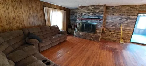 Living - 1393 N 50 Ave, Alpha, IL 61413 photo 2 of 3