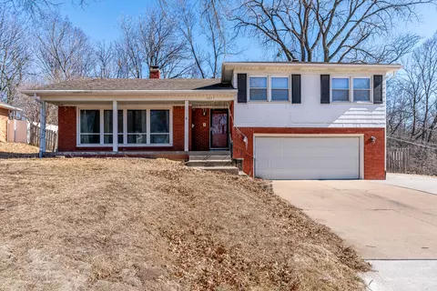 3225 28th Street Ct, Rock Island, IL 61201