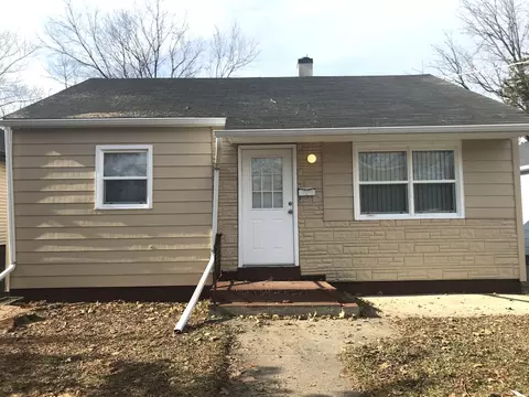 924 Pine St, Waukegan, IL 60085