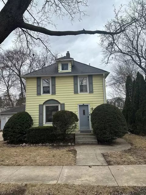 417 N Van Buren St, Batavia, IL 60510