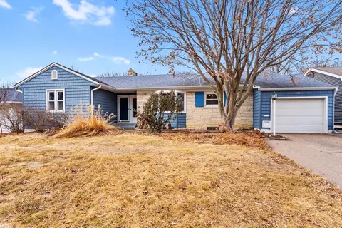 2519 29th Avenue Ct, Moline, IL 61265