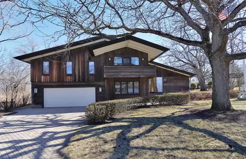 995 Norman Ave, Gurnee, IL 60031