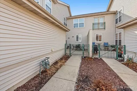 6421 Cherrywood Ct, Fox Lake, IL 60020