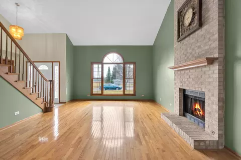 Living - 3702 Biscayne Rd, Mchenry, IL 60050 photo 2 of 4