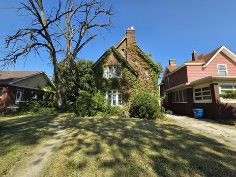 61 E 155th St, Harvey, IL 60426