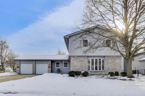 3409 W Bretons Dr, Mchenry, IL 60050