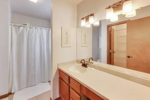 Bath - 3409 W Bretons Dr, Mchenry, IL 60050 photo 1 of 2