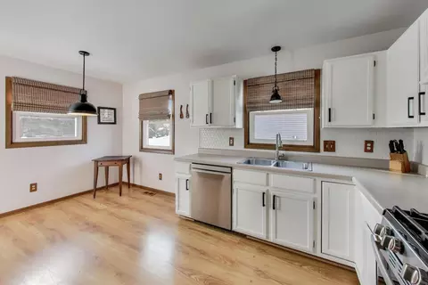 Kitchen - 3409 W Bretons Dr, Mchenry, IL 60050 photo 2 of 2