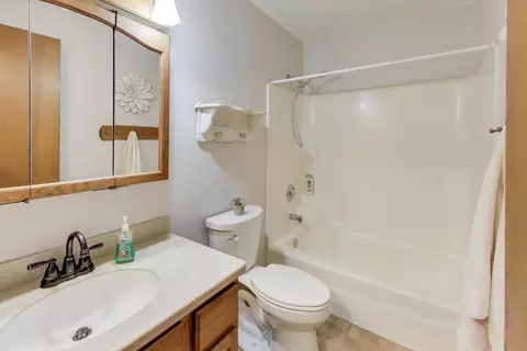 Bath - 3409 W Bretons Dr, Mchenry, IL 60050 photo 2 of 2
