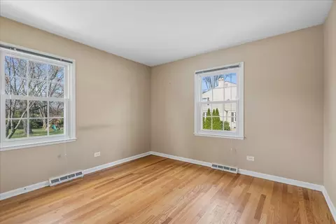 Bedroom - 1318 Gamon Rd, Wheaton, IL 60189 photo 1 of 5
