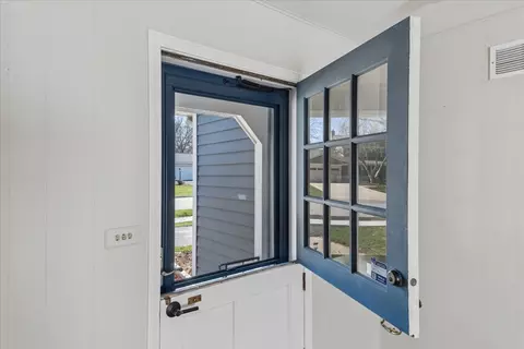 Entry Way - 1318 Gamon Rd, Wheaton, IL 60189 photo 3 of 3