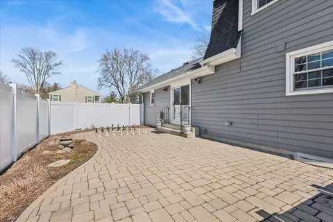 Exterior - 1318 Gamon Rd, Wheaton, IL 60189 photo 3 of 4