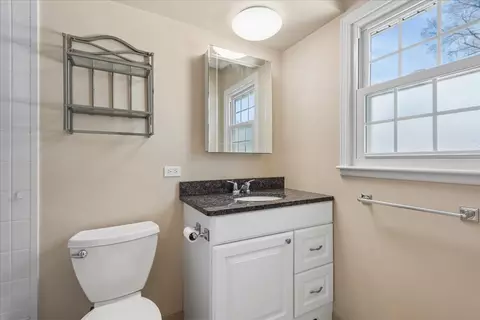 Bath - 1318 Gamon Rd, Wheaton, IL 60189 photo 1 of 4