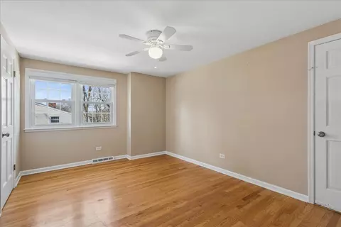 Bedroom - 1318 Gamon Rd, Wheaton, IL 60189 photo 3 of 5