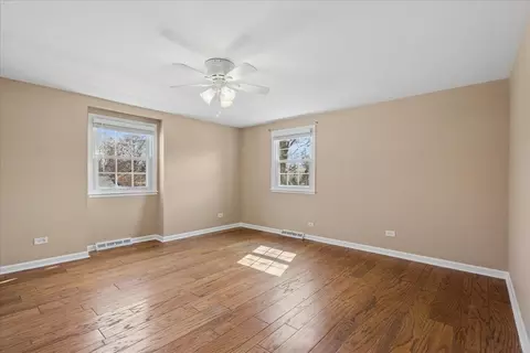Bedroom - 1318 Gamon Rd, Wheaton, IL 60189 photo 2 of 5