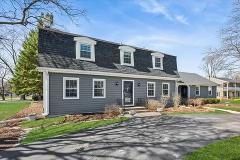 1318 Gamon Rd, Wheaton, IL 60189