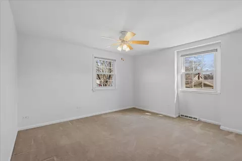 Bedroom - 1318 Gamon Rd, Wheaton, IL 60189 photo 4 of 5