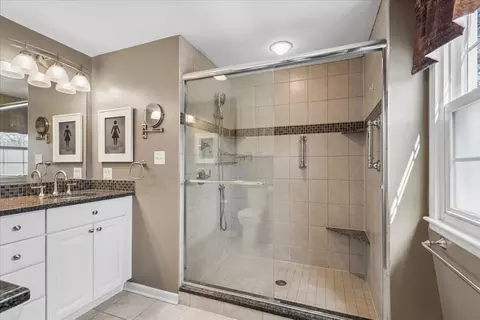 Bath - 1318 Gamon Rd, Wheaton, IL 60189 photo 2 of 4