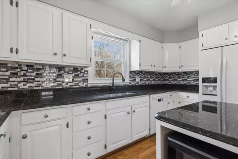Kitchen - 1318 Gamon Rd, Wheaton, IL 60189 photo 2 of 4