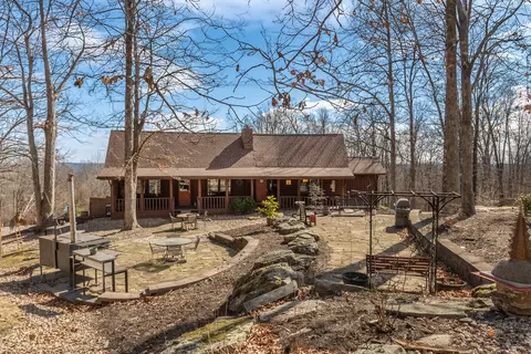 1425 Skyline Dr, Cobden, IL 62920