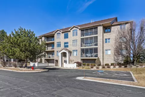 18630 Pine Lake Dr #2C, Tinley Park, IL 60477