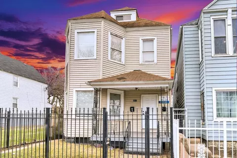 3011 E 80th St, Chicago, IL 60617