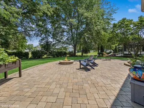 Exterior - 651 Garth Rd, Wheeling, IL 60090 photo 2 of 3
