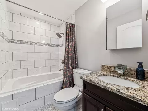 Bath - 651 Garth Rd, Wheeling, IL 60090 photo 2 of 2