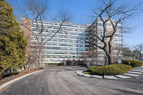 1616 Sheridan Rd #8F, Wilmette, IL 60091