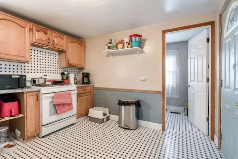 Entry Way - Undisclosed, Chicago, IL 60609 photo 2 of 2