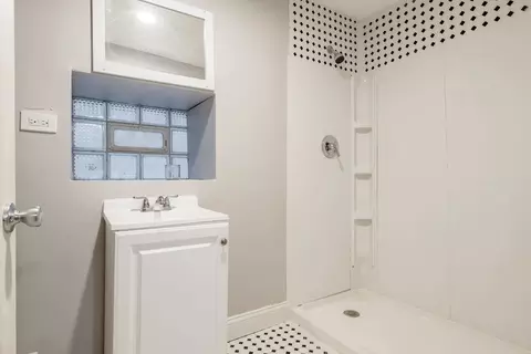 Bath - Undisclosed, Chicago, IL 60609 photo 2 of 2
