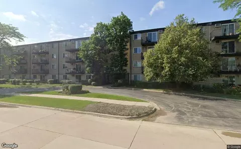 2515 E Olive St #2C, Arlington Heights, IL 60004