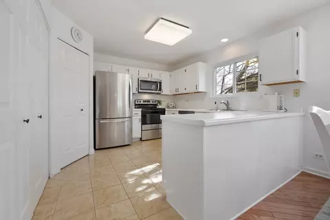 6151 Golfview Dr, Gurnee, IL 60031 photo 7
