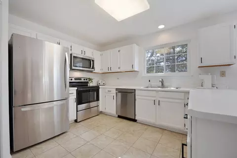 6151 Golfview Dr, Gurnee, IL 60031 photo 8