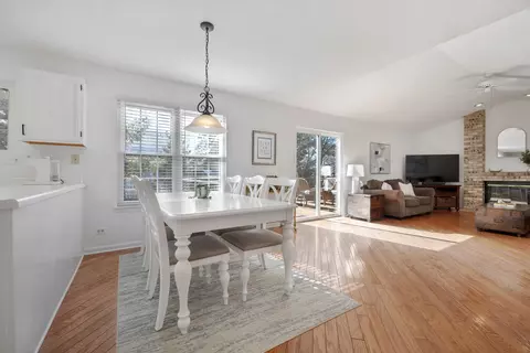 6151 Golfview Dr, Gurnee, IL 60031 photo 9