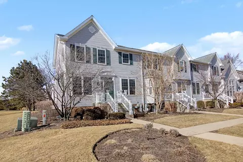 2047 Swan Ln, Batavia, IL 60510