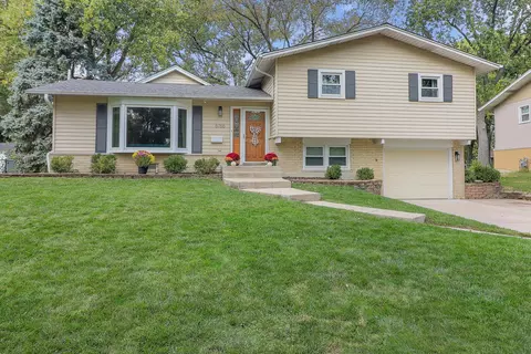 6766 Valley View Dr, Downers Grove, IL 60516