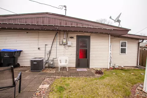 Exterior - 1114 E Lafayette St, Bloomington, IL 61701 photo 9 of 11