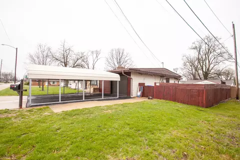 Exterior - 1114 E Lafayette St, Bloomington, IL 61701 photo 10 of 11
