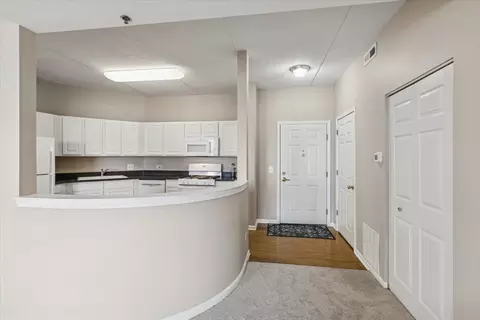 Kitchen - 3100 Town Square Dr #308, Rolling Meadows, IL 60008 photo 1 of 2