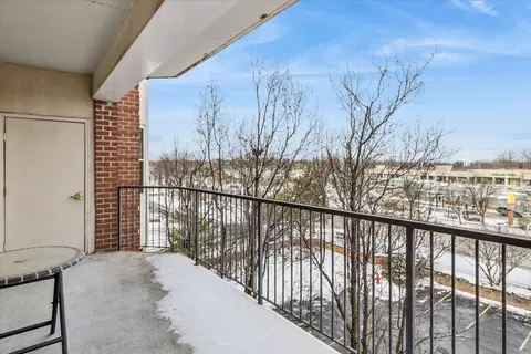 Exterior - 3100 Town Square Dr #308, Rolling Meadows, IL 60008 photo 1 of 2