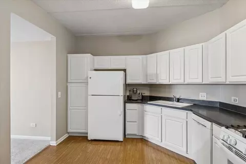 Kitchen - 3100 Town Square Dr #308, Rolling Meadows, IL 60008 photo 2 of 2