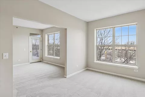 Living - 3100 Town Square Dr #308, Rolling Meadows, IL 60008 photo 2 of 2