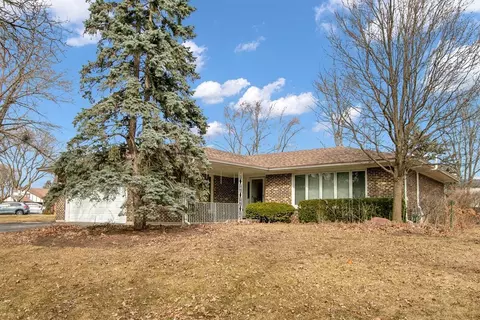 1040 E Grissom Dr, Palatine, IL 60074