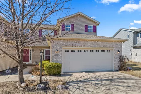 2517 Pembrook Pt, Champaign, IL 61821