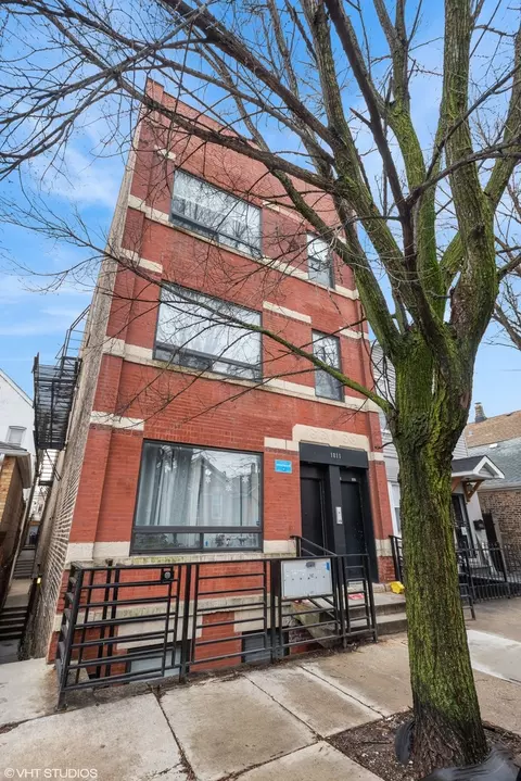 1811 W 17th St #303, Chicago, IL 60608