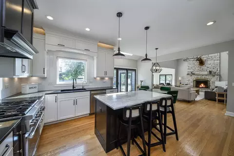Kitchen - 24 Winners Cup Cir, Wheaton, IL 60189 photo 4 of 5